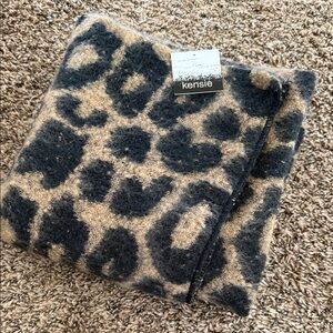 Kensie Leopard Print Fuzzy Scarf in Black and Tan NEW with Tag